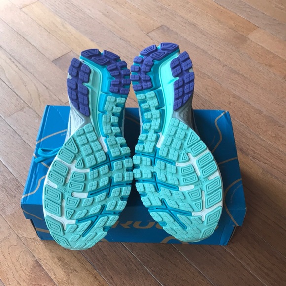 Brooks Adrenaline GTS 16 - Picture 2 of 3